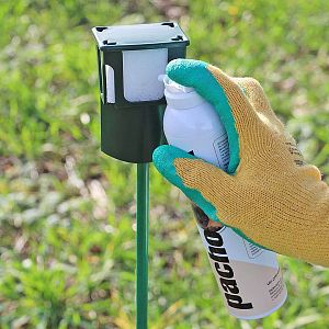 Aplikaci koncentrátu pachové látky provádějte ve 3 bodech na nosiči pachového ohradníku