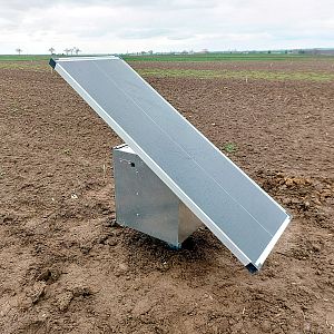 Bezpečnostní schránka s upevněným solárním panelem 100 W