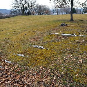 Napínací pružiny pro elektrický ohradník