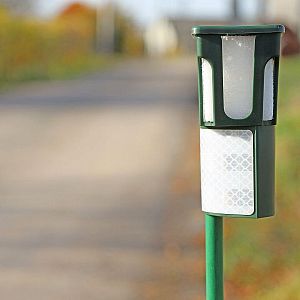 Použití reflexních zradidel při instalaci pachového ohradníku kolem komunikací