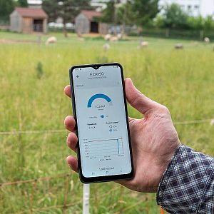 Sada elektrického ohradníku pro koně, poníky, osly a proti lesní zvěři – DUO zdroj LTE – páska 200 m