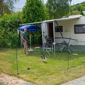 Univérzální síť vhodná pro oplocení prostorů při kempování